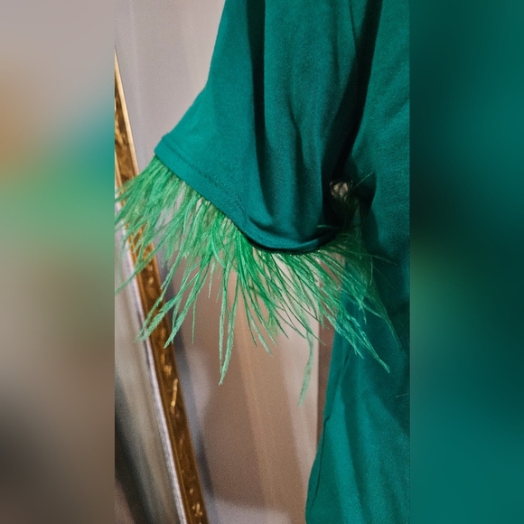 IF SHE LOVES Sunflower Basic t-shirt with ostrich Feathers in green. Size small - Picture 10 of 14